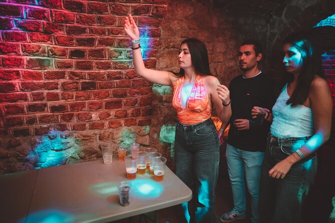 1 Hour of Open Bar Pub Crawl + Karaoke + VIP Entry to Best Clubs - The villa party and its unusual extras