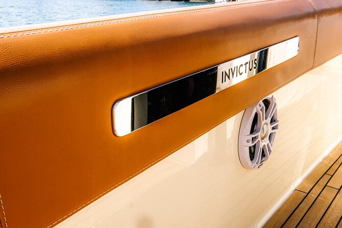 1H Luxury Cruise Como Lake Tender Yacht Invictus 9 Pax - What the skipper adds to the ride