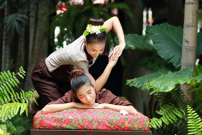 2 Hour Siam Herbal Luxury Spa Package at Fah Lanna Spa - Old City branch - Traditional Thai massage sets the tone