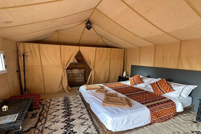 2 Nights in Luxury Camp and Camel Trekking in Merzouga Desert - Arriving at the camp and parking in Merzouga