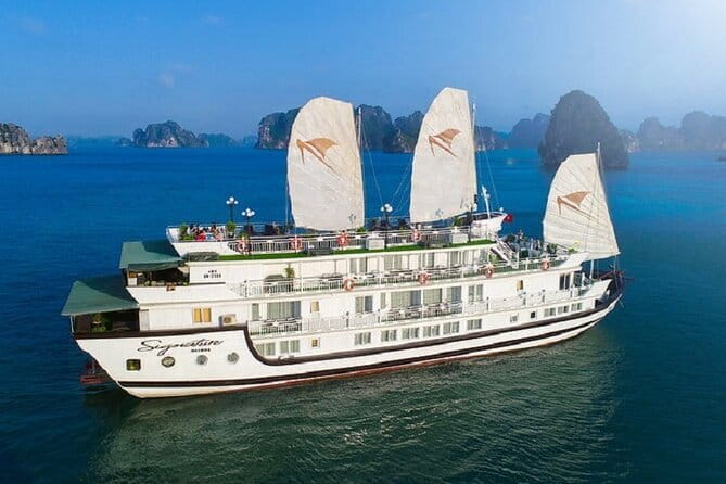2D1N Bai Tu Long Bay cruises - Why Bai Tu Long Bay Makes a Good Overnight Cruise