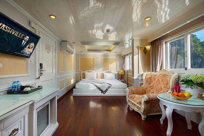2D1N Bai Tu Long Bay cruises - An Evening on a Traditional Junk