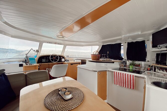 2H Lisbon Private Luxury Catamaran Tour with Welcome Drink - Meeting at Doca de Belém
