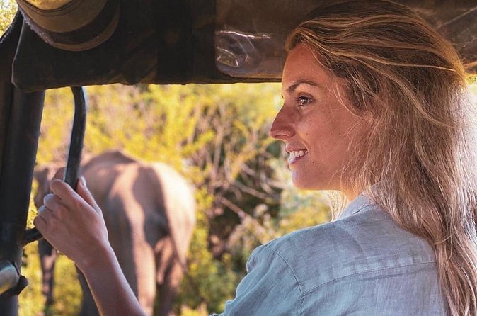 7 Days Tour in Sri Lanka Hotels with Breakfast and Luxury Car - Day 4: Tea country and the road to Ella