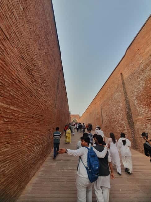 Agra: Taj Mahal Vip tickets with Professional Photographer - Is $7 good value?