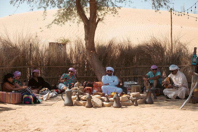 Al Marmoom Oasis Luxury Tent with Bedouin Dinner - What the staff service adds