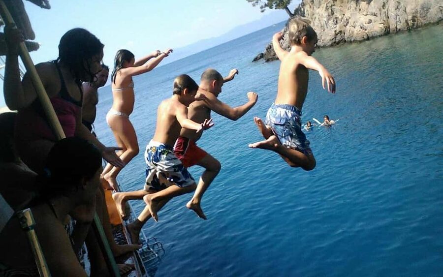 Alanya: Luxury Mega Pirate Boat W/ Lunch, Drinks & Transfer - Should you book this pirate boat tour?
