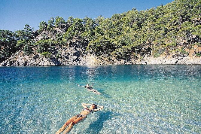 Alanya: Luxury Pirate Boat Tour with Foam Party - Lunch in the harbor