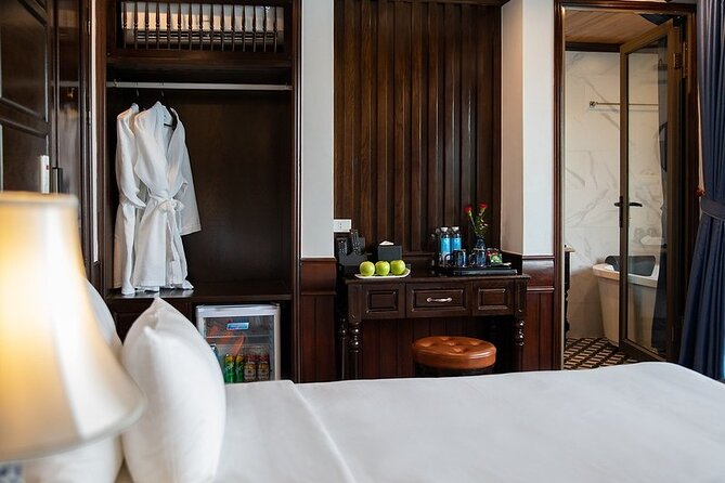 All-Inclusive 2 Day/1 Night Halong Luxury Cruise, Meals, Cave, Kayaking,Swimming - Why two days is better than a rushed Halong Bay day trip