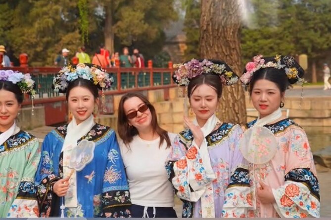 All Inclusive Great wall and Summer palace VIP Pivate Tour - Entering the Summer Palace after the wall