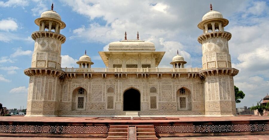 All Inclusive Private Taj Mahal Luxury Tour from Delhi - Lunch in Agra and the meaning of all-inclusive
