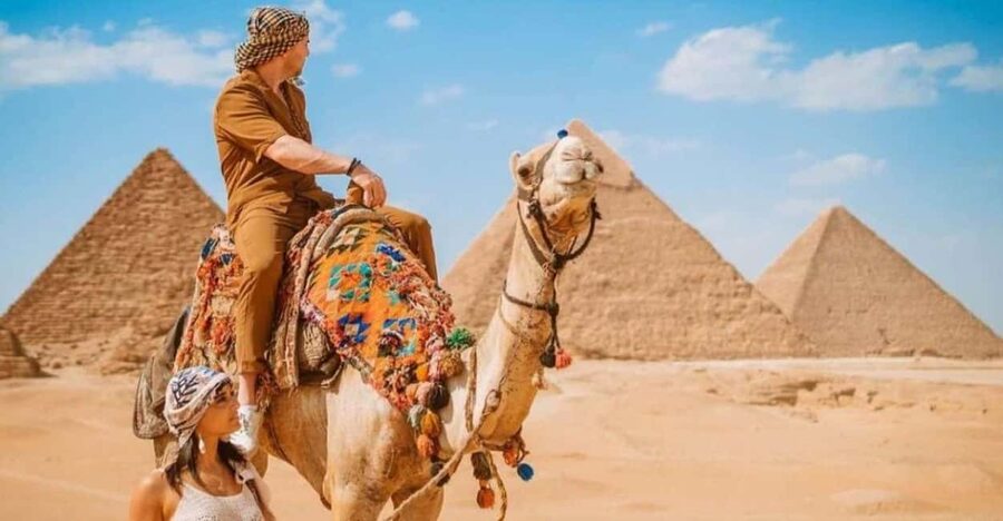 All-inclusive private Trip Pyramids Sphinx, Camel, VIP Lunch - Why a private Giza tour can make sense