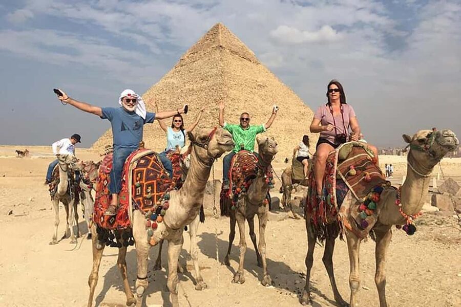 All-inclusive private Trip Pyramids Sphinx, Camel, VIP Lunch - Heat, pacing, and the half-day schedule