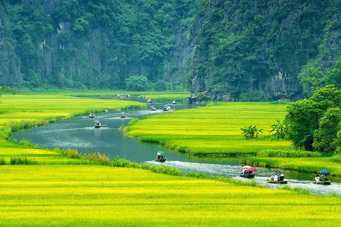 Amazing Ninh Binh Full Day: Hoa Lu - Tam Coc (VIP tour: group 7 people) - The ride from Hanoi to Ninh Binh