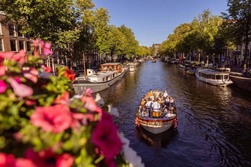 Amsterdam: 2-Hour Luxury Canal Cruise with Snacks & Drinks - Why two hours makes a real difference