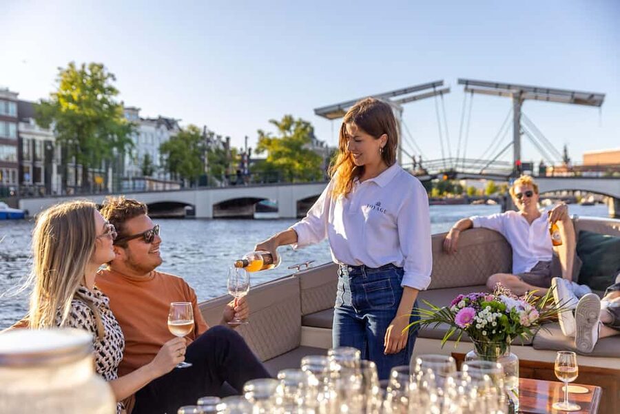 Amsterdam: 2-Hour Luxury Canal Cruise with Snacks & Drinks - Meeting at Keizersgracht
