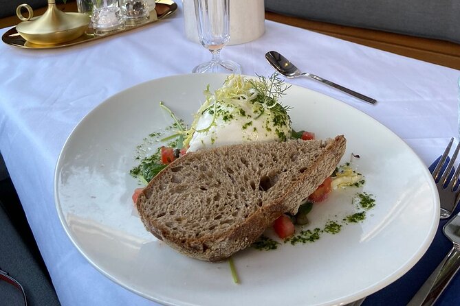 Amsterdam Breakfast Cruise on Private Luxury Boat - A captain who guides without taking over