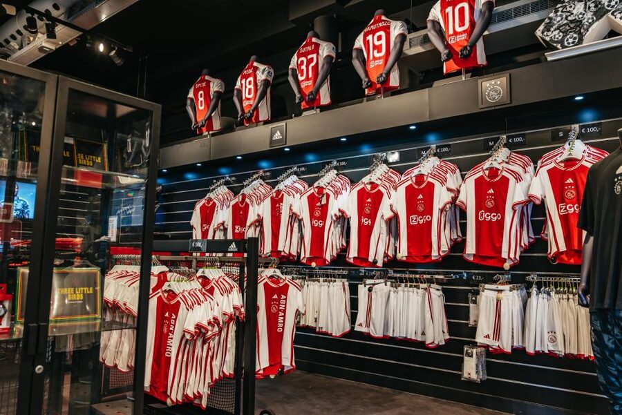 Amsterdam: Johan Cruijff Arena VIP Tour - The skybox and the free drink