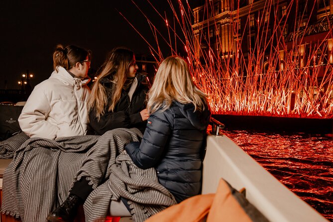 Amsterdam Light Festival: Canal Cruise + Bite & Unlimited Drinks - Who will enjoy this cruise most