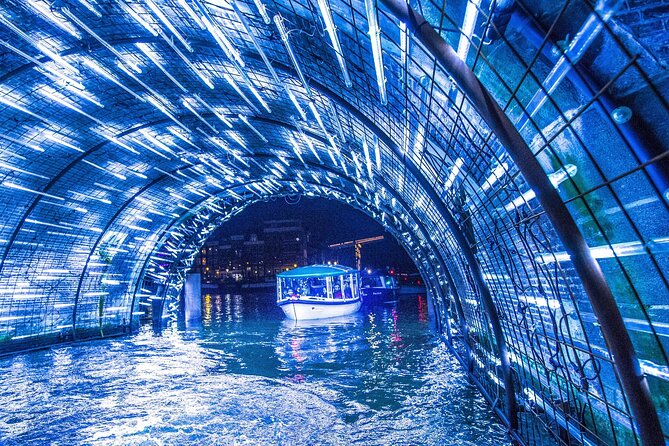 Amsterdam Light Festival: Canal Cruise + Snack & Unlimited Drinks - The boat matters more than the drinks