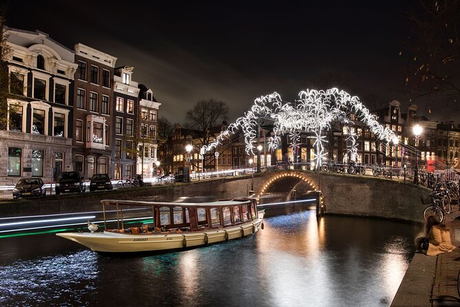 Amsterdam Light Festival: Canal Cruise + Snack & Unlimited Drinks - How it compares with a regular canal cruise