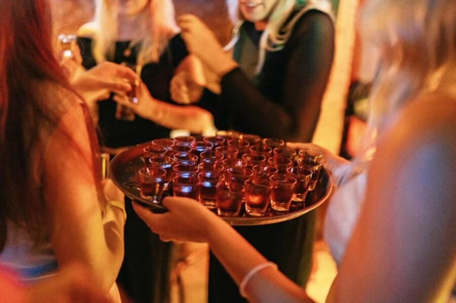 Amsterdam: Ludwig's Original Pub Crawl with VIP Club Entry - Safety, comfort, and sensible preparation