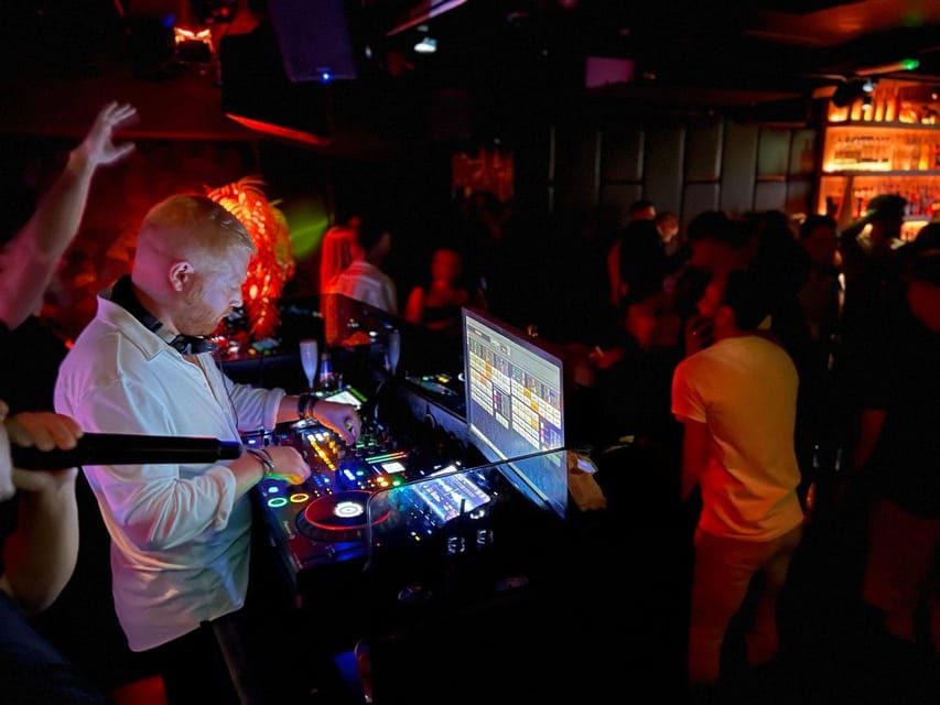 Amsterdam: Ludwig's Red Light Pub Crawl with VIP Club Entry - Finishing with VIP club entry