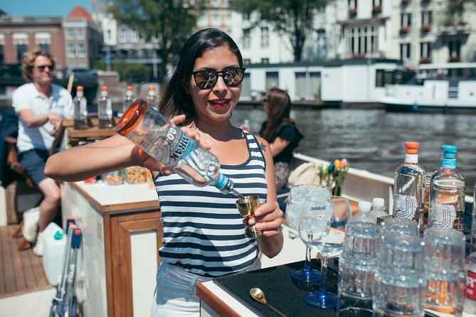 Amsterdam: Luxury Boat Cruise Unlimited Cocktails, Beers & Wines - How to get the best value from the hour