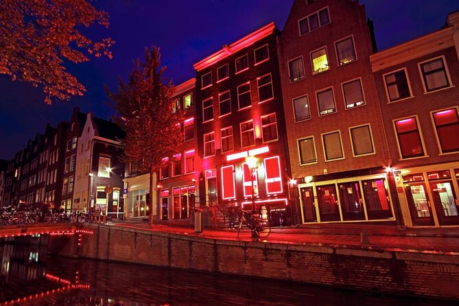Amsterdam Luxury Boutique Boat tour with Unlimited Beer and Wine - A short canal ride with a social mood