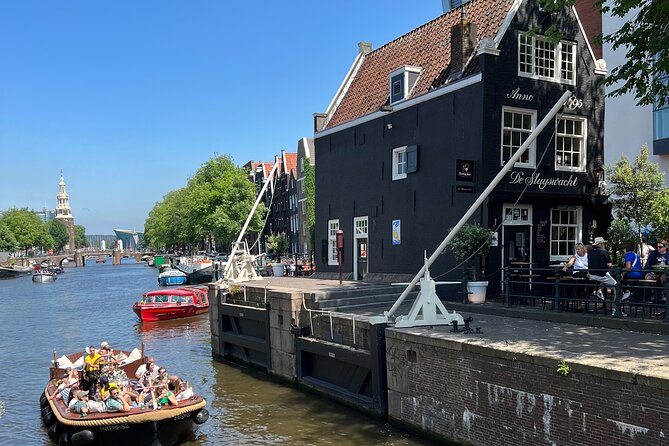 Amsterdam Luxury Boutique Boat tour with Unlimited Beer and Wine - Guide quality makes the difference