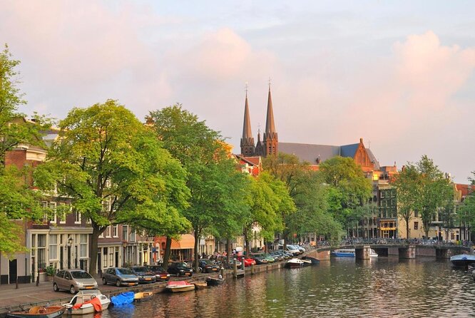 Amsterdam Luxury Canal Cruise + Unlimited Drinks & Bites option - Key points to know before you board