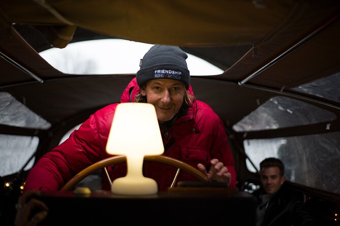 Amsterdam: Luxury Light Festival Cruise Unlimited Drinks Included - The crew makes the difference