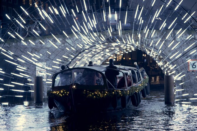 Amsterdam: Luxury Light Festival Cruise Unlimited Drinks Included - The boat, windows, and the important comfort warning