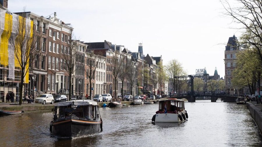 Amsterdam: Luxury Private Boat Tour - Starting at Singelgracht and settling aboard
