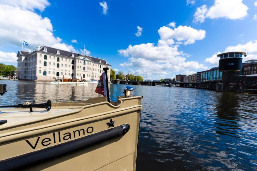 Amsterdam: Luxury Private Boat Tour - Drinks and the small touches