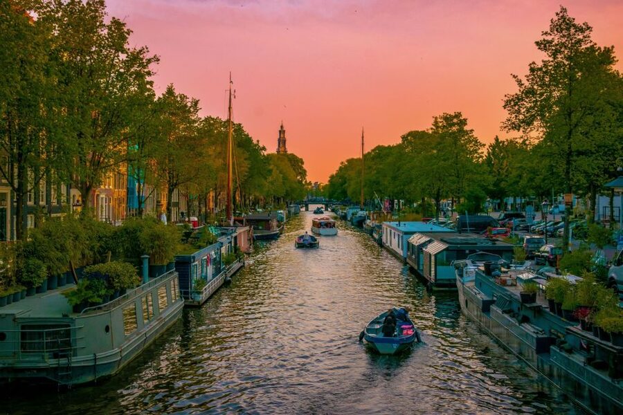Amsterdam: Luxury Private Boat Tour - The price, timing, and one real caution
