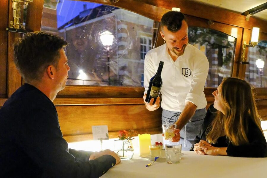 Amsterdam: Luxury Saloon Boat Cruise with 3-Course Dinner - Key points to know before booking