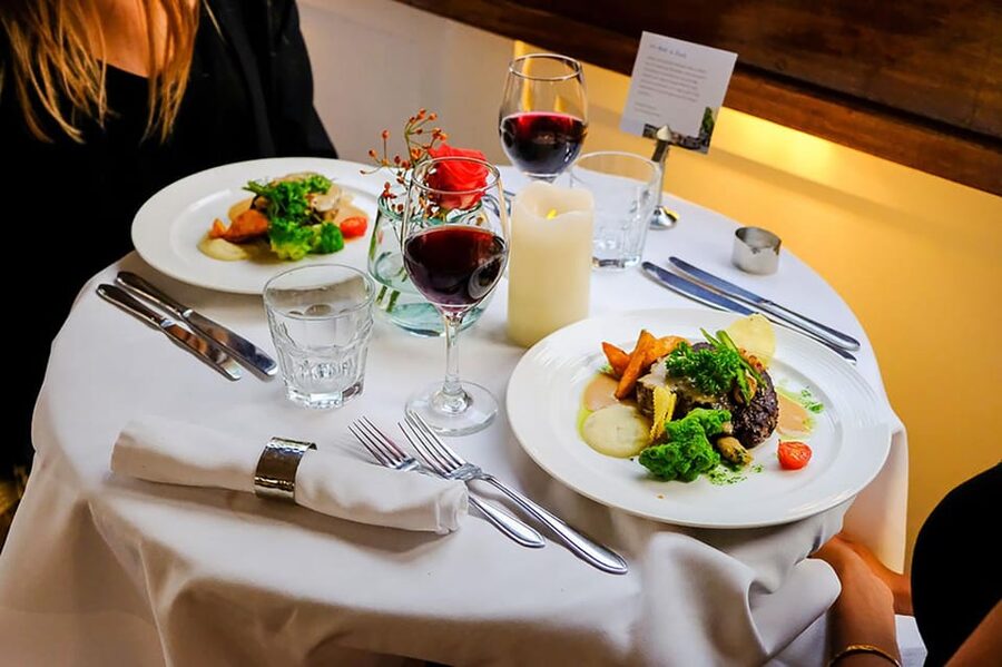 Amsterdam: Luxury Saloon Boat Cruise with 3-Course Dinner - Why dining on an Amsterdam canal changes the evening