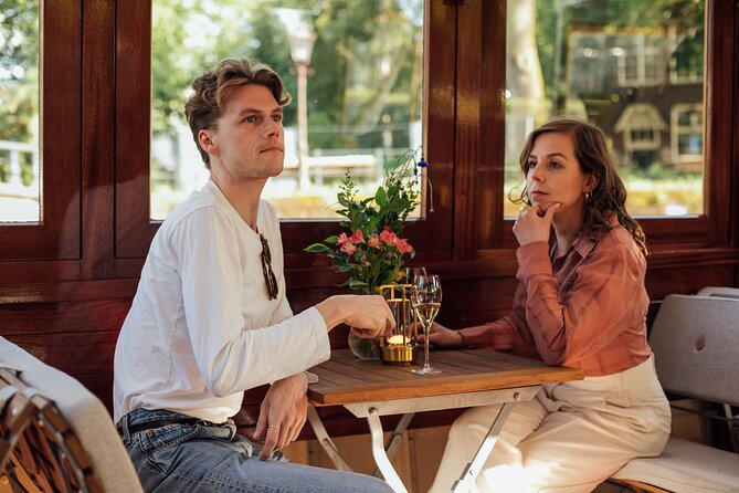 Amsterdam: Luxury Saloon Boat Cruise with Cocktails & Waffle - Choosing between the standard ride and open bar