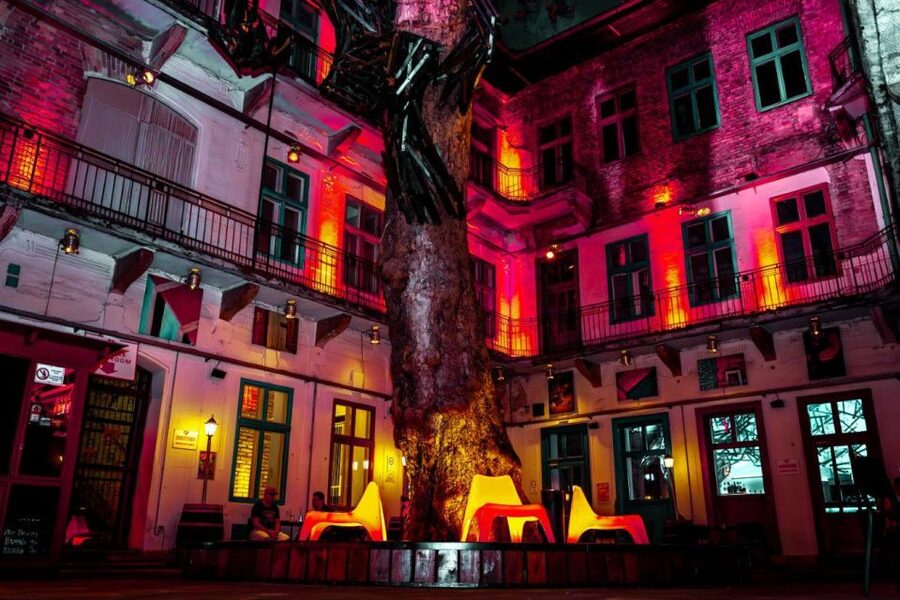 Amsterdam: Original Pub Crawl Party with VIP Entrance - Starting at 22:00 near Generator Hostel