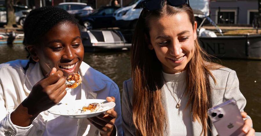 Amsterdam: Private Luxury Cruise with BBQ and Drinks - A private boat with dinner built in