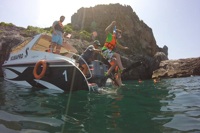 Angthong National Marine Park VIP Small Group Tour - Cruising beneath Angthong’s limestone cliffs