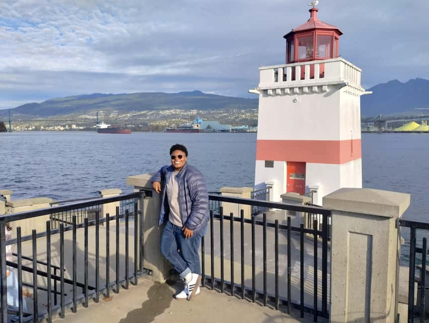 Aquarium & StanleyPark+20 Gem Spots+City/Vip Car+Small Group - A moving tour of 20 or more park sights