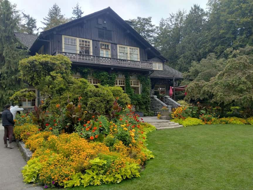 Aquarium & StanleyPark+20 Gem Spots+City/Vip Car+Small Group - The aquarium sets the pace