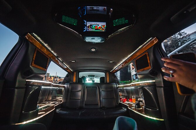 Arrival Transfer: Private Luxury 8 Passenger Limousine Service - The best part: a smooth welcome to Las Vegas