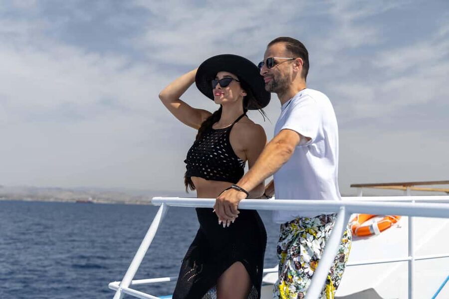 Athens: VIP Swimming Cruise to three islands - Greek lunch on the Saronic Gulf