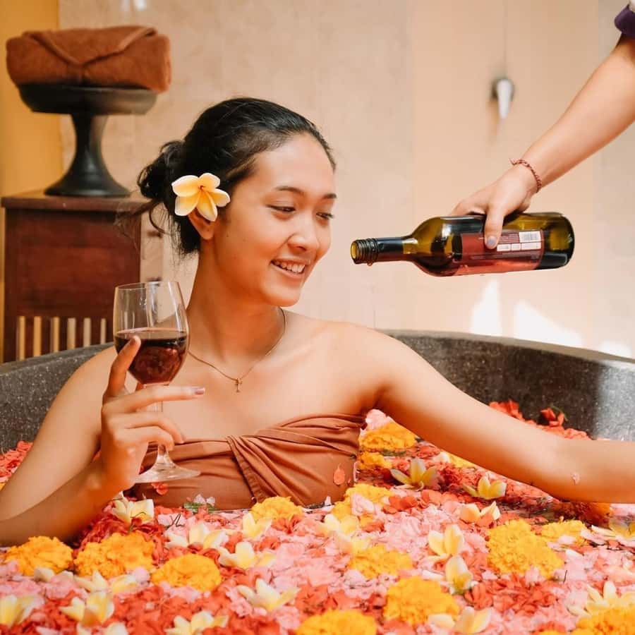 Bali: Luxury Spa Balinese Massage scrub Flower bath 2 Hour - The first 60 minutes: a proper Balinese massage
