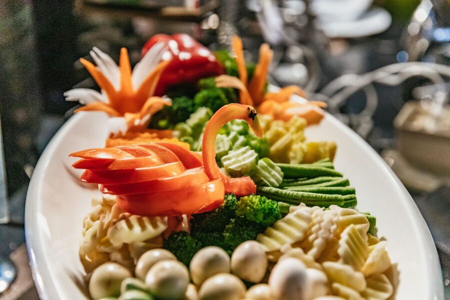 Bangkok: Alangka Luxury Buffet Dinner Cruise With Live Music - Should you book this Chao Phraya dinner cruise?