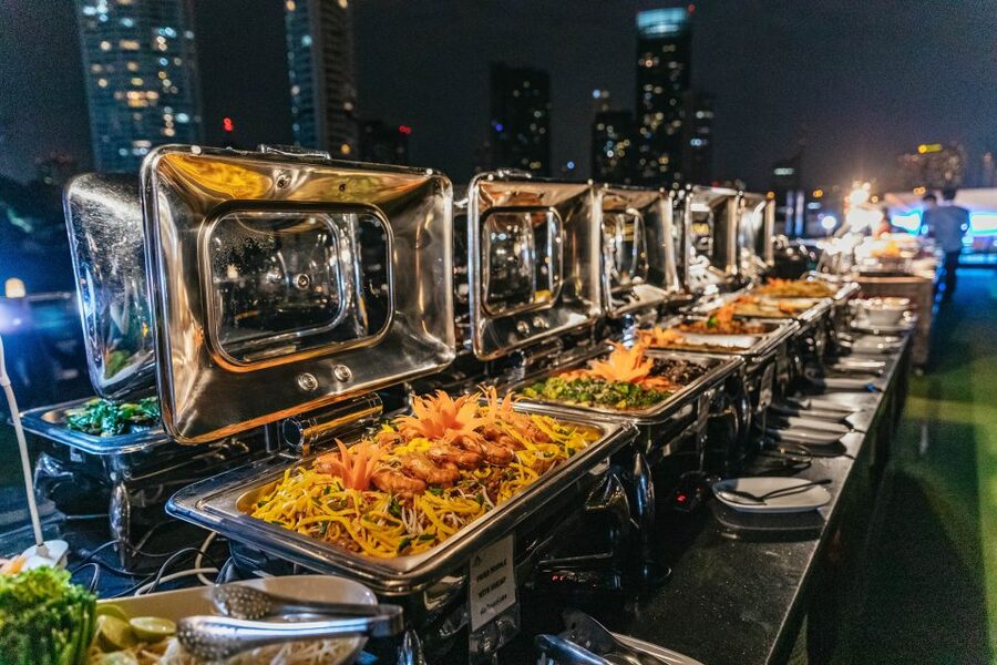 Bangkok: Alangka Luxury Buffet Dinner Cruise With Live Music - The night views from the Chao Phraya