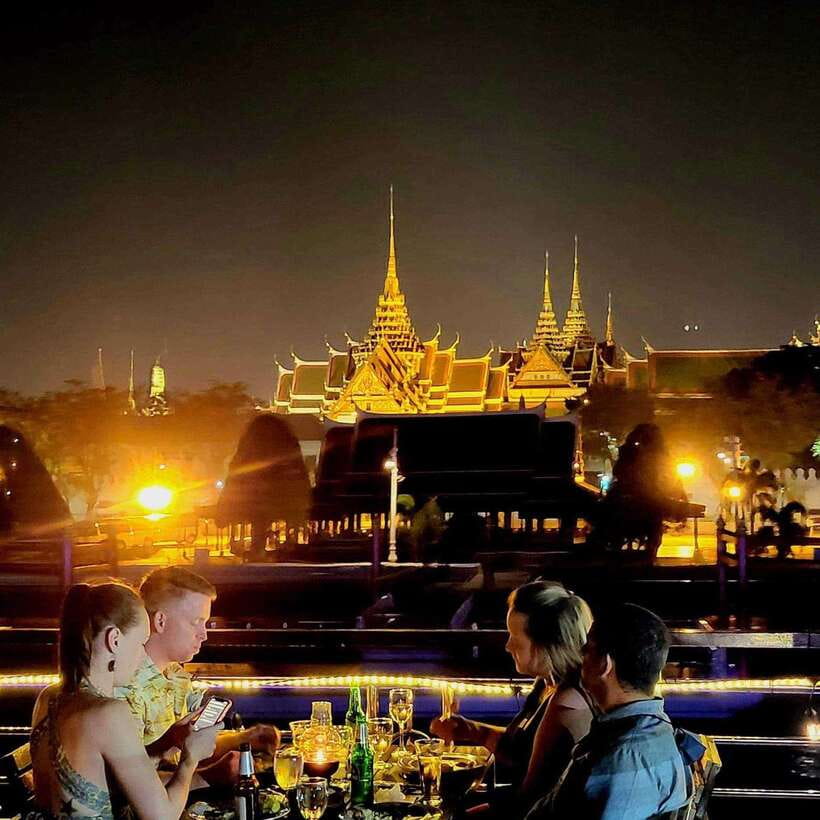 Bangkok: Luxury White Dinner Cruise Free Flow Beer and Wine - Wat Arun and the first river views